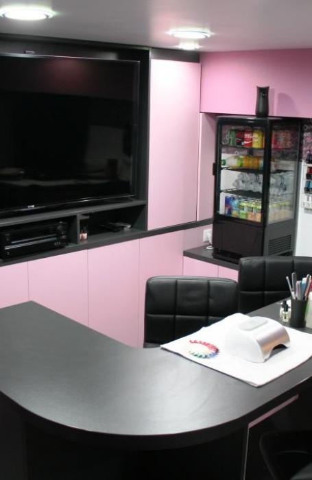 Aménagement d'un bar à ongles O'Sunset